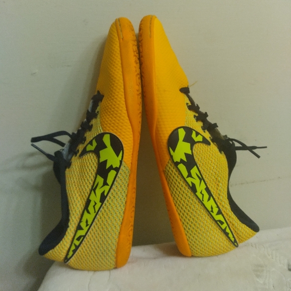 Mens Nike ELASTICO PRO III Indoor Soccer Shoes Size 11.5 can be walking Shoes